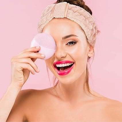 Soft, stretchy microfiber spa headband, washable and comfortable, perfect for keeping hair back during skincare or spa treatments.